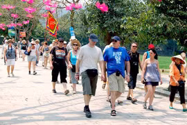 Vietnam por atraer 18 millones de turistas extranjeros en 2024