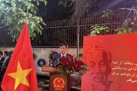 El embajador vietnamita, Luong Quoc Huy, habla en la ceremonia (Fuente: VNA)