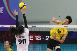 Nguyen Thi Bich Tuyen (camiseta amarilla) tuvo un desempeño excelente ante el equipo de Kazajstán (Fuente: AVC)