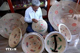 Actualmente el pueblo artesanal de Phu Gia cuenta con 300 hogares que se dedican a la confección de sombreros de caballo (Fuente: VNA)