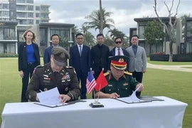 Representantes de Vietnam y Estados Unidos en la ceremonia de entrega de restos de soldados estadounidenses desaparecidos durante la guerra en Vietnam (Fuente: VNA) 