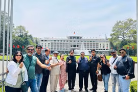 Los turistas indios visitan el Palacio de la Independencia en Ciudad Ho Chi Minh (Fuente: Vietnam+)