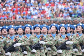 La Fuerza de Mantenimiento de la Paz en el desfile para celebrar el 70 aniversario de la Victoria de Dien Bien Phu (7 de mayo de 1954-2024) (Foto: VNA) 