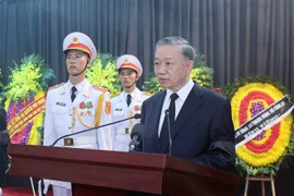 El miembro del Buró Político y presidente de Vietnam, To Lam, pronuncia la oración fúnebre en conmemoración del secretario general Nguyen Phu Trong (Fuente: VNA)