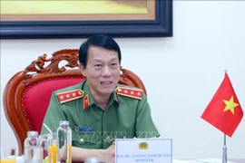 El ministro de Seguridad Pública de Vietnam, Luong Tam Quang, durante las conversaciones telefónicas con la secretaria de Estado del Departamento del Interior del Reino Unido, Yvette Cooper (Fuente: VNA)