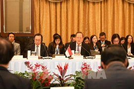 El ministro de Trabajo de Singapur, Tan See Leng, pronuncia un discurso en la XVIII Conferencia Ministerial sobre la Conexión Económica Vietnam-Singapur (Fuente: VNA)