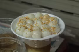 En Vietnam fiesta de Han Thuc (alimentos frescos)