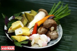 [Fotos] Comida típica del norte de Vietnam: sopa vegetariana de plátanos y tofu