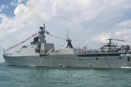 [Fotos] Exposiciones de naves en Feria Internacional de Defensa Marítima en Singapur