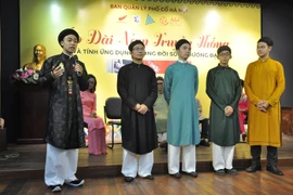 [Video] Ao Dai tradicional de hombres vietnamitas en busca de resurrección