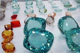 Crece mercado de piedras preciosas en Hanoi