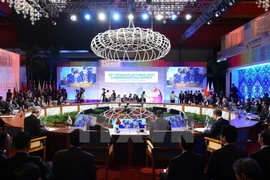 [Fotos] Actividades de premier Xuan Phuc en Manila