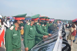 Presentan al público de Lam Dong la tradición heroica de las generaciones jóvenes vietnamitas