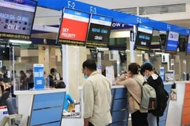 Adoptan nuevas normas para pasajeros extranjeros en vuelos domésticos en Vietnam