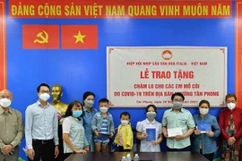 Expatriados vietnamitas en Italia y Chipre apoyan a huérfanos por Covid-19