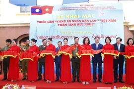 Exposición estrecha los lazos entre Policías Populares de Laos y Vietnam 