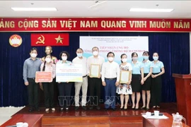 Ciudad Ho Chi Minh continúa recibiendo asistencia de empresas en lucha contra el COVID-19