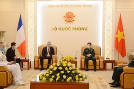 Vietnam destaca relaciones de asociación estratégica con Francia