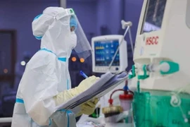 Entregan más de dos mil equipos médicos a Ciudad Ho Chi Minh