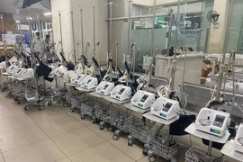VPBank dona otros mil ventiladores mecánicos a provincias survietnamitas 
