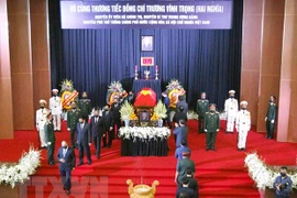 Rinden homenaje póstumo a exviceprimer ministro de Vietnam 