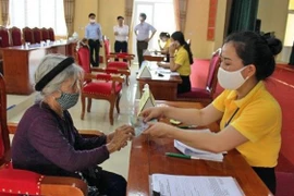 Millones de ciudadanos de Hanoi se benefician de paquete de seguridad social