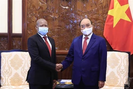 Presidente de Vietnam recibe a embajador sudafricano