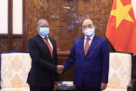 Presidente de Vietnam recibe a embajador sudafricano