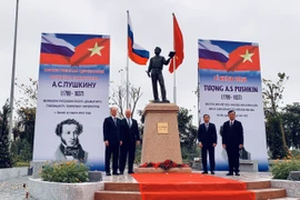 Inauguran en Hanoi estatua del gran poeta ruso Pushkin
