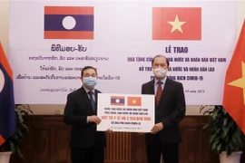 Vietnam ofrece asistencia millonaria a lucha contra el COVID-19 en Laos