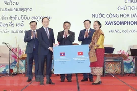 Presidente del Parlamento vietnamita ofrece banquete dedicado a su par laosiano