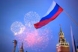 Felicita Vietnam el Día de Rusia 