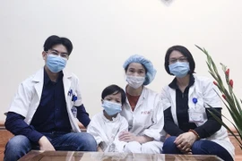 Recibe alta hospitalaria el paciente de trasplante de corazón más joven de Vietnam