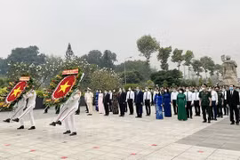 Dirigentes de Ciudad Ho Chi Minh rinden homenaje a los mártires de guerra