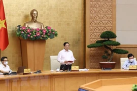 Urge premier vietnamita a controlar y repeler brotes del COVID-19 en localidades sureñas 