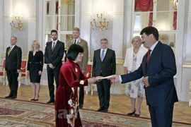 Presidente húngaro felicita los logros de desarrollo de Vietnam