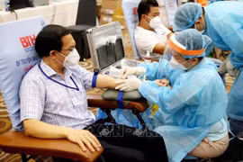 Un centenar de personas participan en donación de sangre en Ciudad Ho Chi Minh