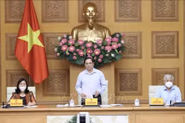 Primer ministro de Vietnam anima a pobladores a ser activos en lucha contra COVID-19