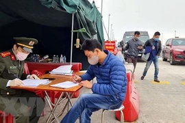 Primer ministro de Vietnam insta a intensificar prevención y control del COVID-19