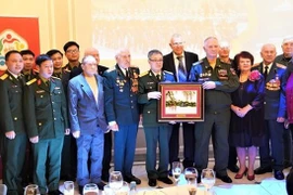 Agradecen a veteranos rusos por respaldo a Vietnam en la pasada guerra