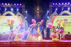Organizan varios programas artísticos en Vietnam para estimular lucha contra el COVID-19