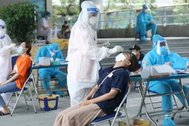 Hanoi acelera pruebas y vacunación contra el COVID-19