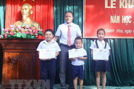 Estudiantes de primaria en distrito insular vietnamita comienzan nuevo año escolar
