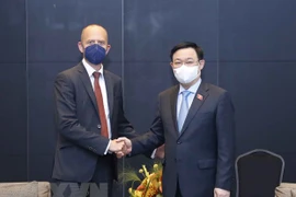 Proponen al grupo alemán seguir apoyando a Vietnam en lucha contra COVID-19
