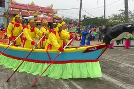 Fascinante festival de culto a las ballenas en Canh Duong