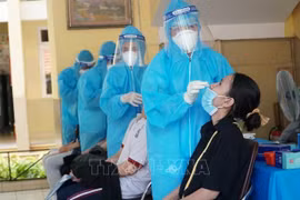 Exigen realizar prueba del COVID-19 a todos los pobladores de Ciudad Ho Chi Minh
