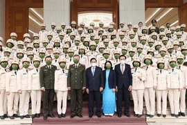 Premier vietnamita enaltece aportes de mujeres policías al mantenimiento de orden social