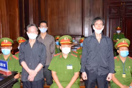 Condenan a 15 años de prisión a propagandistas antiestatales en Vietnam