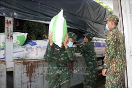 Vietnam suministrará arroz y bienes de reserva nacional a pobladores afectados por el COVID-19