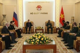 Ministro de Defensa de Vietnam recibe al embajador de Rusia